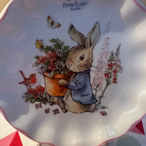 BEATRIX POTTER Peter Rabbit Pink Trim 8" Wavy Edge Dessert/Appetizer Plates - Picture 2 of 4